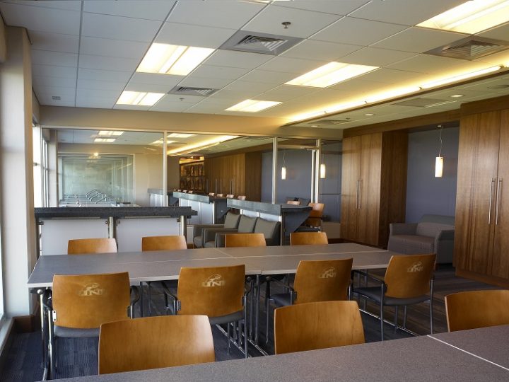 PRESS BOX ENTERIOR resize